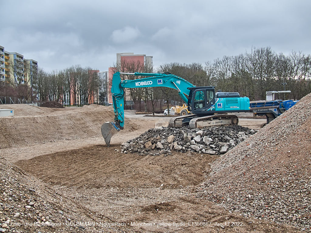 14.01.2022 - Abrissbaustelle Quiddezentrum in Neuperlach