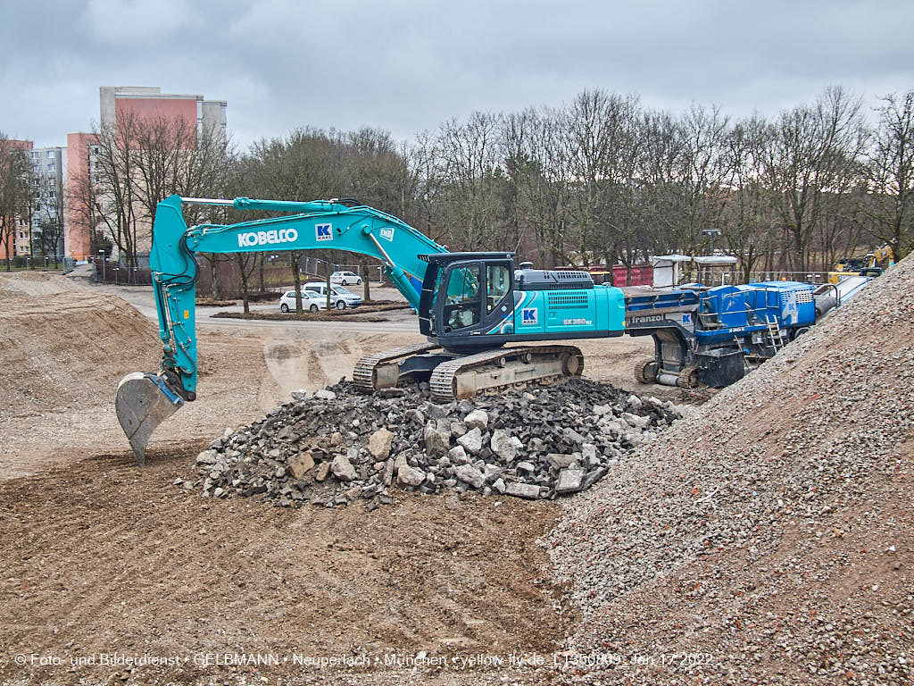 14.01.2022 - Abrissbaustelle Quiddezentrum in Neuperlach