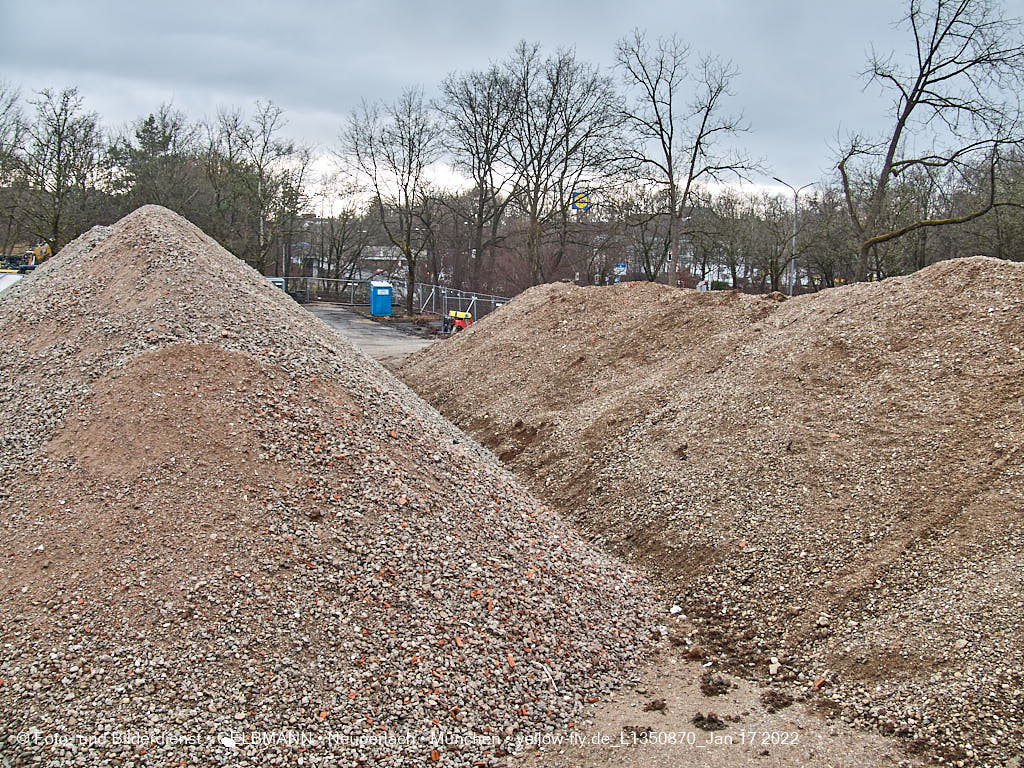 14.01.2022 - Abrissbaustelle Quiddezentrum in Neuperlach
