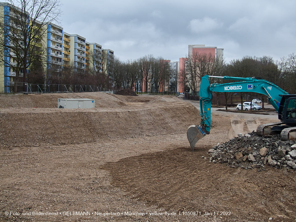 14.01.2022 - Abrissbaustelle Quiddezentrum in Neuperlach