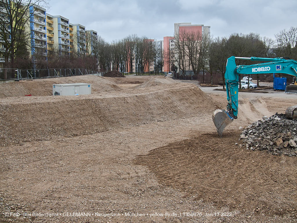 14.01.2022 - Abrissbaustelle Quiddezentrum in Neuperlach