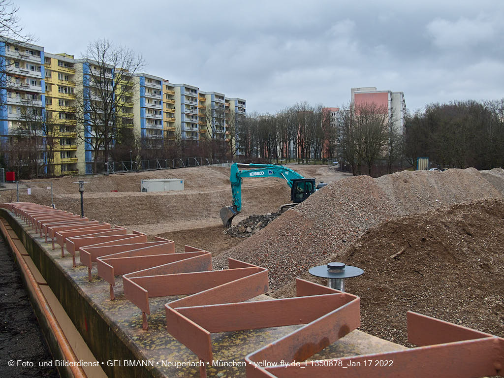 14.01.2022 - Abrissbaustelle Quiddezentrum in Neuperlach