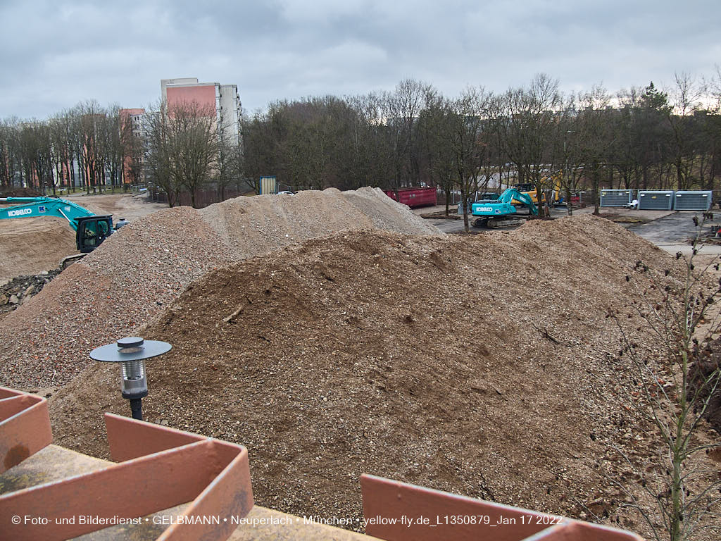 14.01.2022 - Abrissbaustelle Quiddezentrum in Neuperlach