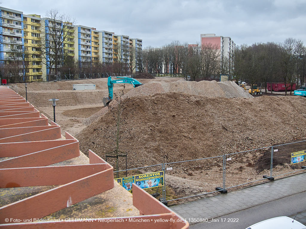 14.01.2022 - Abrissbaustelle Quiddezentrum in Neuperlach
