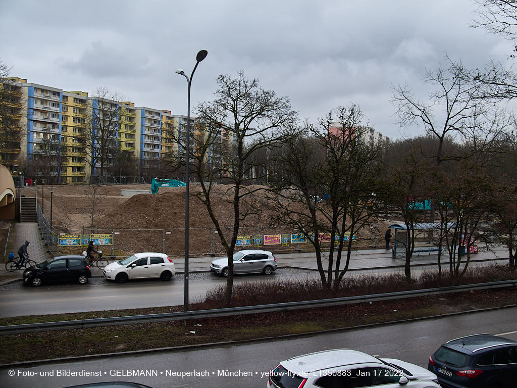 14.01.2022 - Abrissbaustelle Quiddezentrum in Neuperlach