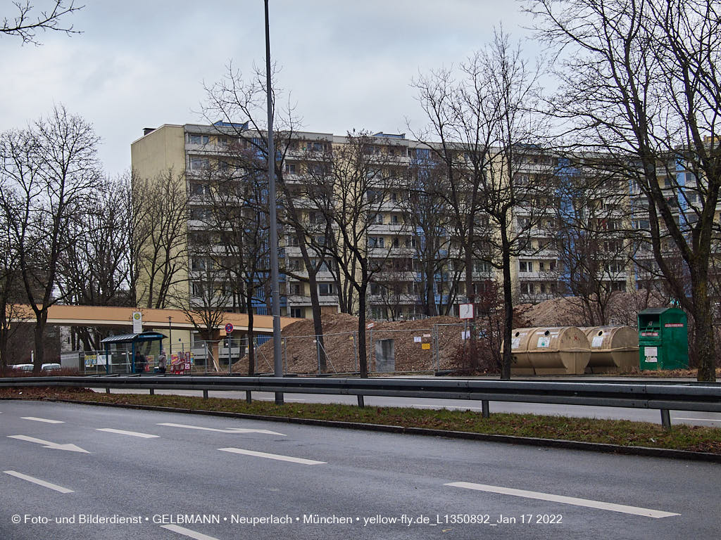 14.01.2022 - Abrissbaustelle Quiddezentrum in Neuperlach