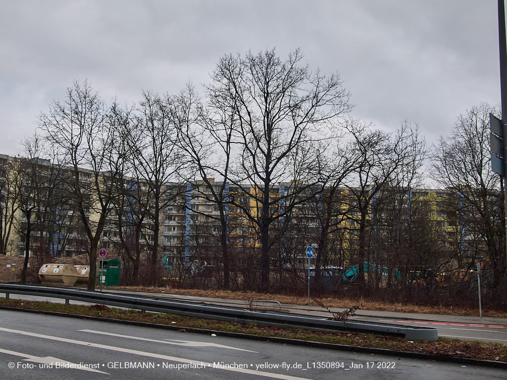 14.01.2022 - Abrissbaustelle Quiddezentrum in Neuperlach