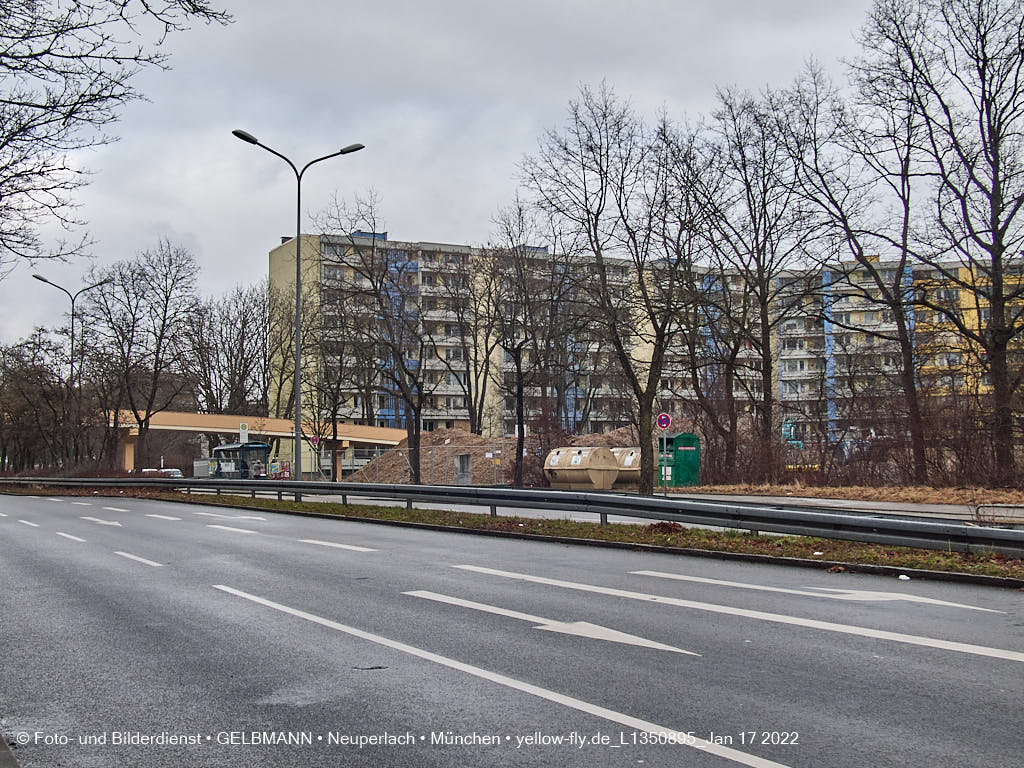 14.01.2022 - Abrissbaustelle Quiddezentrum in Neuperlach