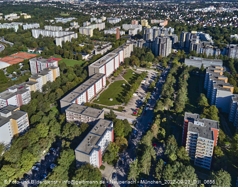 23.09.2022 - Marx-Zentrum, Studentenwohnheim und Wohnanlage Karl-Marx-Ring 52-62 und KMR 53-57c