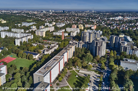 23.09.2022 - Marx-Zentrum, Studentenwohnheim und Wohnanlage Karl-Marx-Ring 52-62 und KMR 53-57c