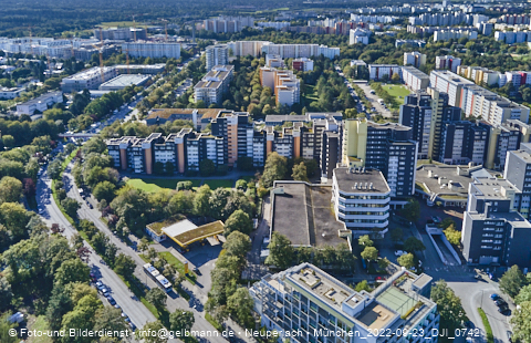 23.09.2022 - Marx-Zentrum, Studentenwohnheim und Wohnanlage Karl-Marx-Ring 52-62 und KMR 53-57c