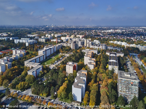 07.10.2022 - Marx-Zentrum, Studentenwohnheim und Wohnanlage Karl-Marx-Ring 52-62 und KMR 53-57c