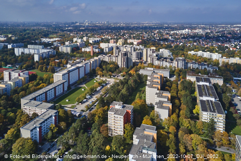 07.10.2022 - Marx-Zentrum, Studentenwohnheim und Wohnanlage Karl-Marx-Ring 52-62 und KMR 53-57c