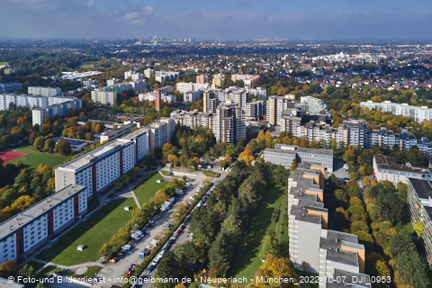 07.10.2022 - Marx-Zentrum, Studentenwohnheim und Wohnanlage Karl-Marx-Ring 52-62 und KMR 53-57c