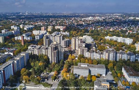 07.10.2022 - Marx-Zentrum, Studentenwohnheim und Wohnanlage Karl-Marx-Ring 52-62 und KMR 53-57c