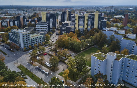 13.10.2022 - Marx-Zentrum, Studentenwohnheim und Wohnanlage Karl-Marx-Ring 52-62 und KMR 53-57c