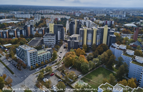13.10.2022 - Marx-Zentrum, Studentenwohnheim und Wohnanlage Karl-Marx-Ring 52-62 und KMR 53-57c