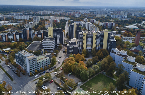 13.10.2022 - Marx-Zentrum, Studentenwohnheim und Wohnanlage Karl-Marx-Ring 52-62 und KMR 53-57c