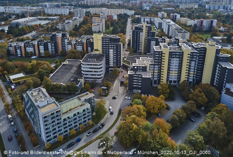 13.10.2022 - Marx-Zentrum, Studentenwohnheim und Wohnanlage Karl-Marx-Ring 52-62 und KMR 53-57c