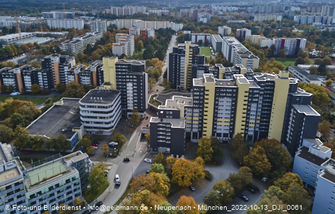 13.10.2022 - Marx-Zentrum, Studentenwohnheim und Wohnanlage Karl-Marx-Ring 52-62 und KMR 53-57c