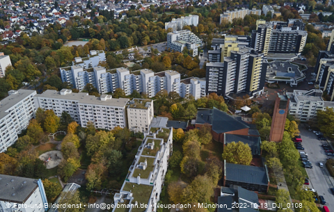 13.10.2022 - Marx-Zentrum, Studentenwohnheim und Wohnanlage Karl-Marx-Ring 52-62 und KMR 53-57c