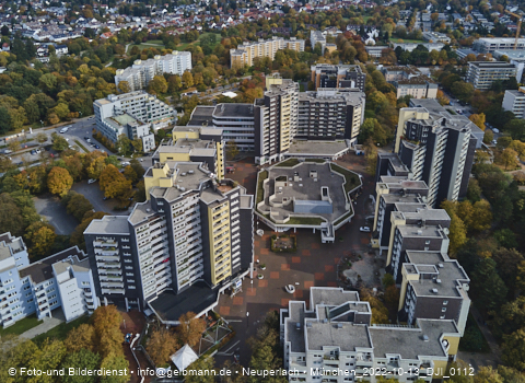 13.10.2022 - Marx-Zentrum, Studentenwohnheim und Wohnanlage Karl-Marx-Ring 52-62 und KMR 53-57c