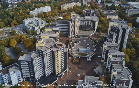 13.10.2022 - Marx-Zentrum, Studentenwohnheim und Wohnanlage Karl-Marx-Ring 52-62 und KMR 53-57c