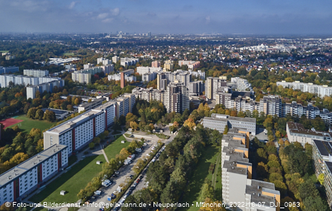 13.10.2022 - Marx-Zentrum, Studentenwohnheim und Wohnanlage Karl-Marx-Ring 52-62 und KMR 53-57c