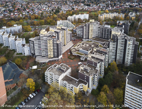 19.11.2022 - Marx-Zentrum, Studentenwohnheim und Wohnanlage Karl-Marx-Ring 52-62 und KMR 53-57c