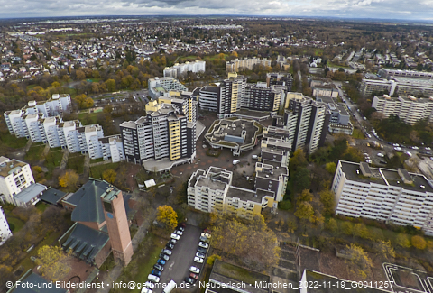 19.11.2022 - Marx-Zentrum, Studentenwohnheim und Wohnanlage Karl-Marx-Ring 52-62 und KMR 53-57c