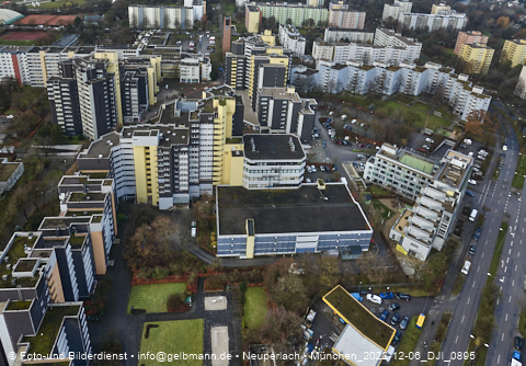 06.12.2022 - Marx-Zentrum, Studentenwohnheim und Wohnanlage Karl-Marx-Ring 52-62 und KMR 53-57c