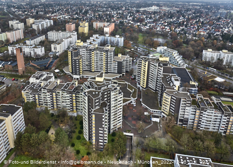 06.12.2022 - Marx-Zentrum, Studentenwohnheim und Wohnanlage Karl-Marx-Ring 52-62 und KMR 53-57c