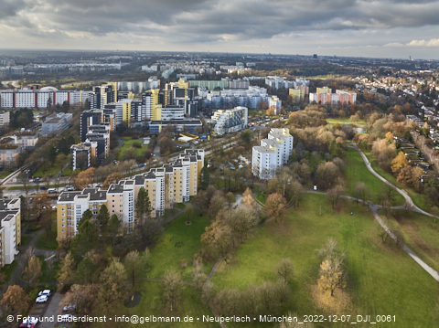 07.12.2022 - Marx-Zentrum, Studentenwohnheim und Wohnanlage Karl-Marx-Ring 52-62 und KMR 53-57c