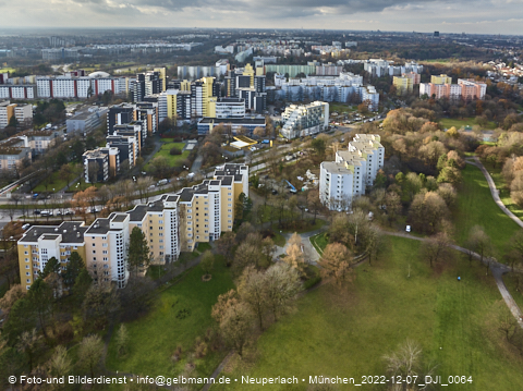 07.12.2022 - Marx-Zentrum, Studentenwohnheim und Wohnanlage Karl-Marx-Ring 52-62 und KMR 53-57c