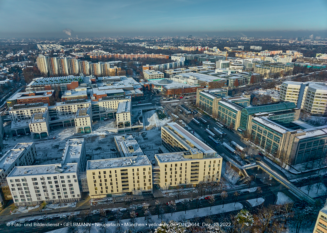 13.12.2022 - Perlach-Plaza mit Neuperlach Zentrum und Umgebung