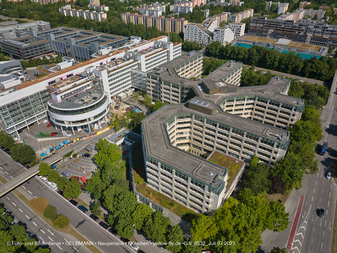 07.07.2023 - Wohnring Neuperlach mit ehemaliger Allianz und Vereinte und Umgebung