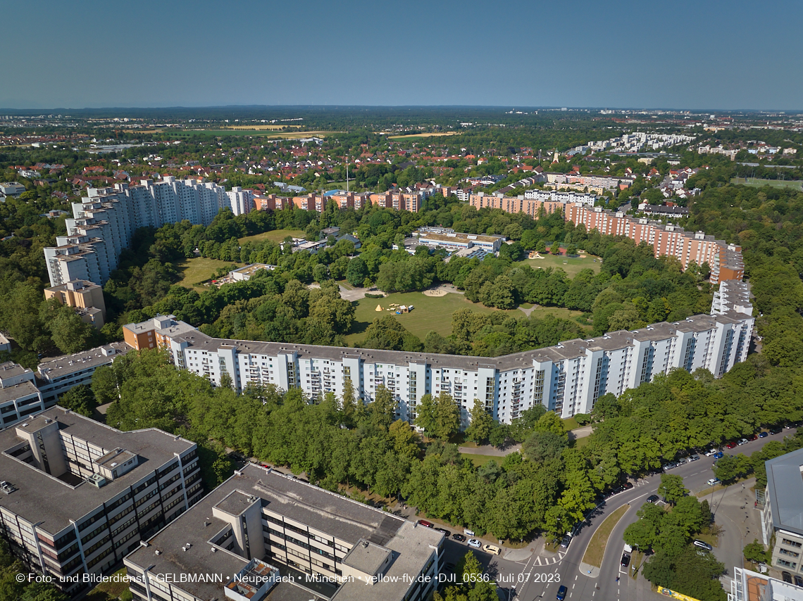 07.07.2023 - Wohnring Neuperlach mit ehemaliger Allianz und Vereinte und Umgebung