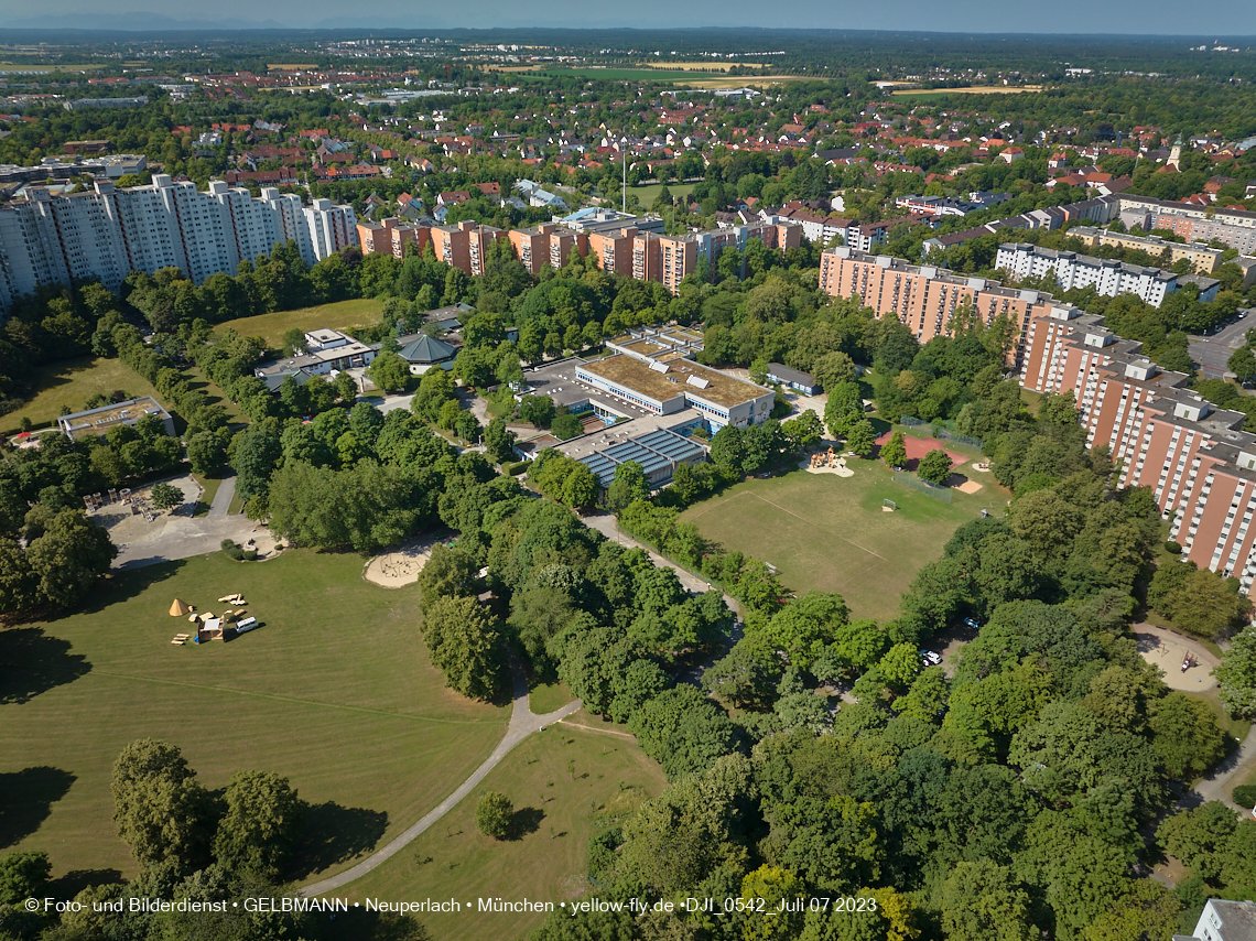 07.07.2023 - Wohnring Neuperlach mit ehemaliger Allianz und Vereinte und Umgebung
