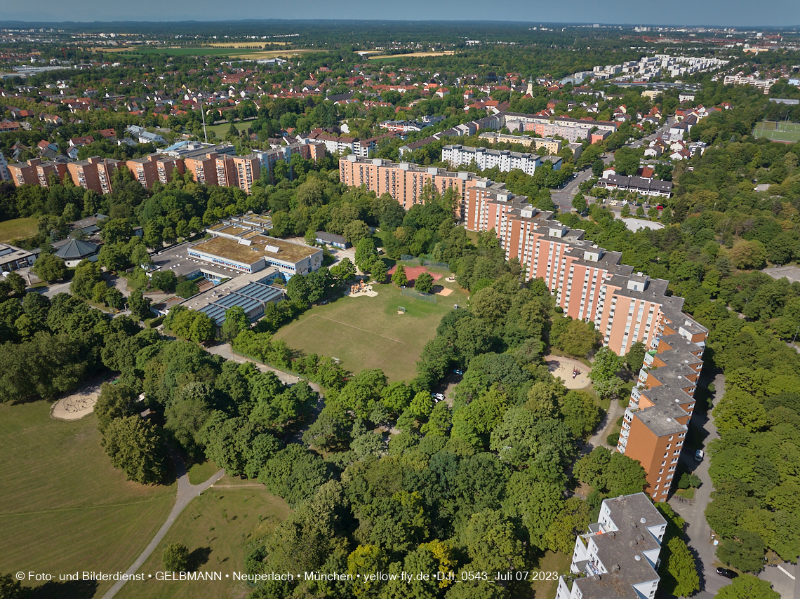 07.07.2023 - Wohnring Neuperlach mit ehemaliger Allianz und Vereinte und Umgebung