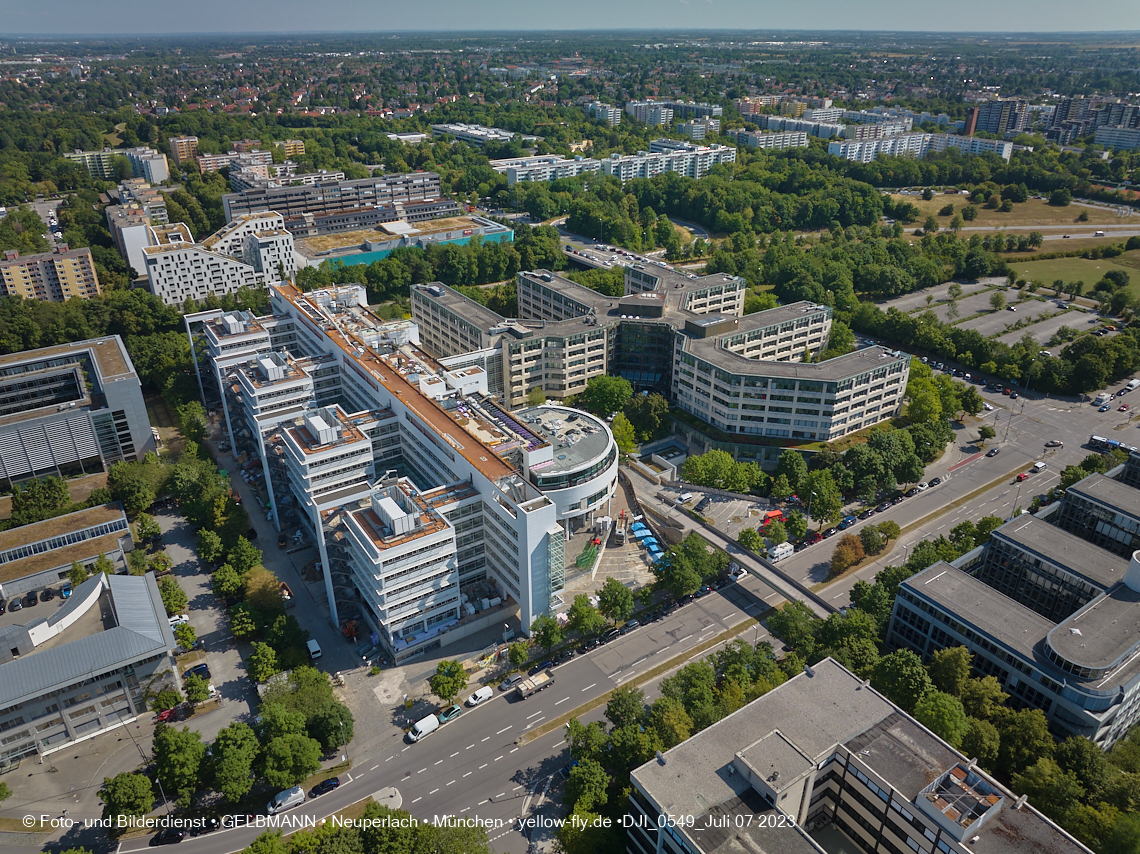 07.07.2023 - Wohnring Neuperlach mit ehemaliger Allianz und Vereinte und Umgebung