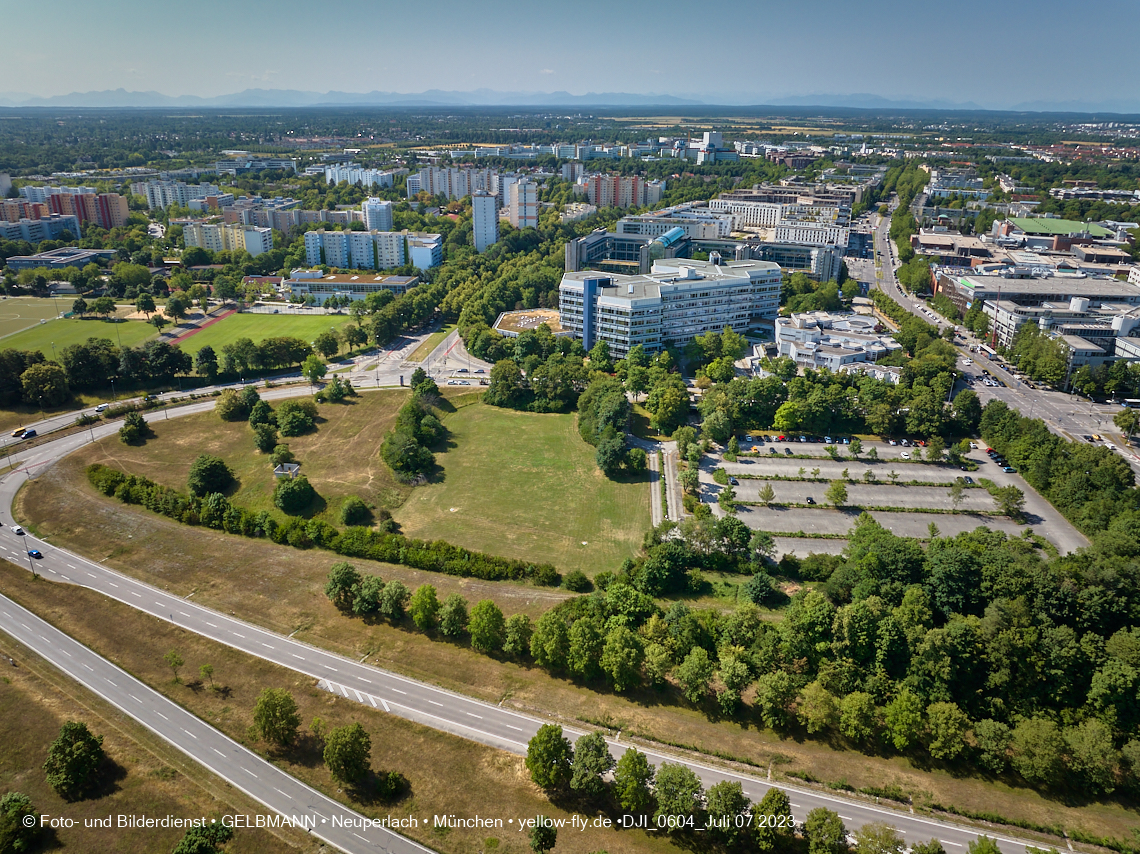07.07.2023 - Wohnring Neuperlach mit ehemaliger Allianz und Vereinte und Umgebung
