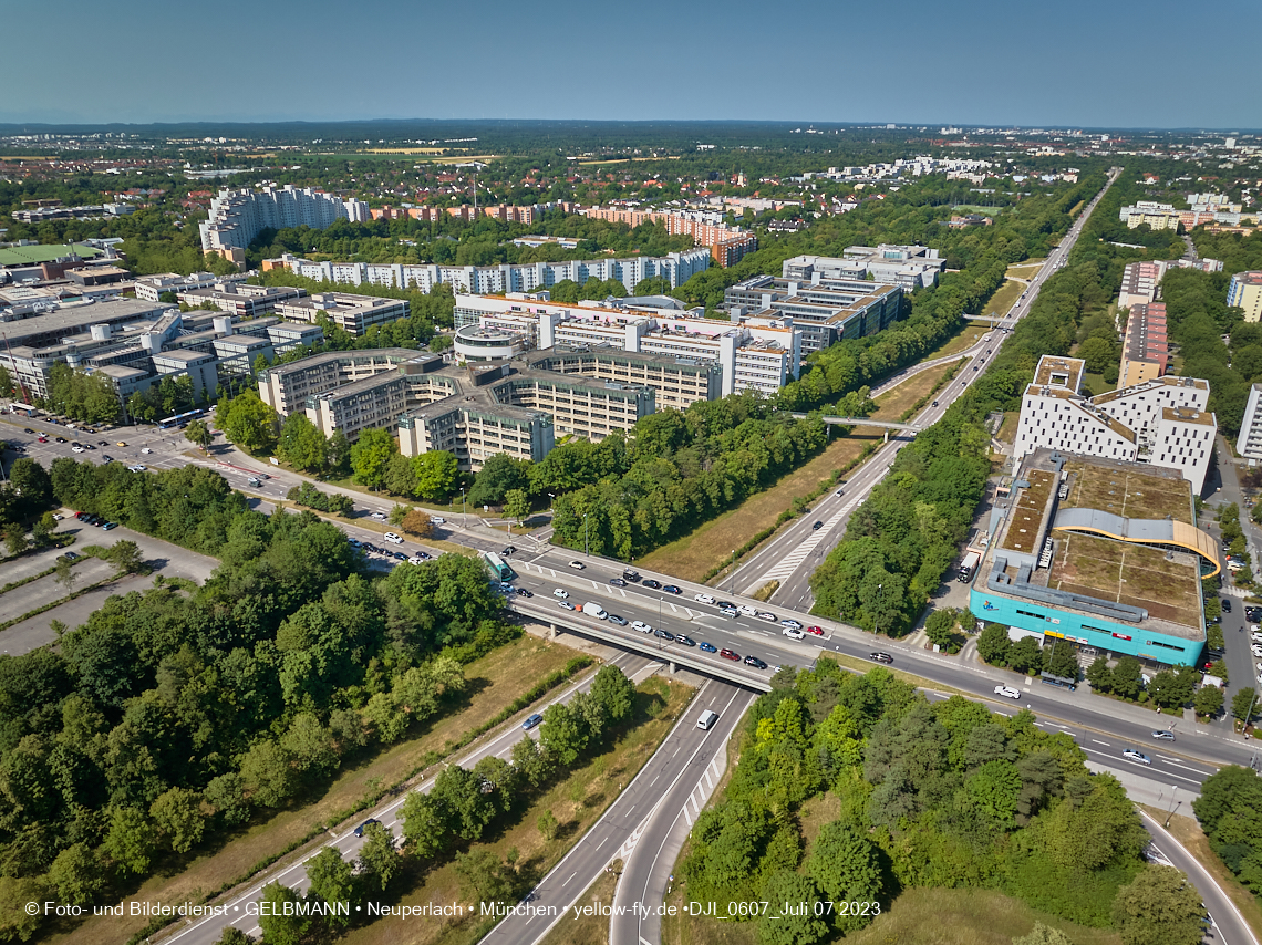 07.07.2023 - Wohnring Neuperlach mit ehemaliger Allianz und Vereinte und Umgebung