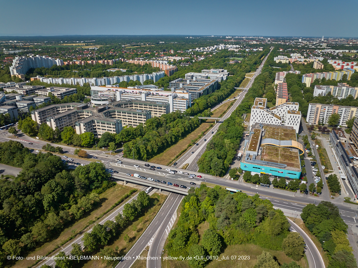 07.07.2023 - Wohnring Neuperlach mit ehemaliger Allianz und Vereinte und Umgebung