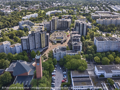 10.08.2023 - Marx-Zentrum, Studentenwohnheim, Wohnanlage Karl-Marx-Ring 52-62, KMR 53-57c Umgebung