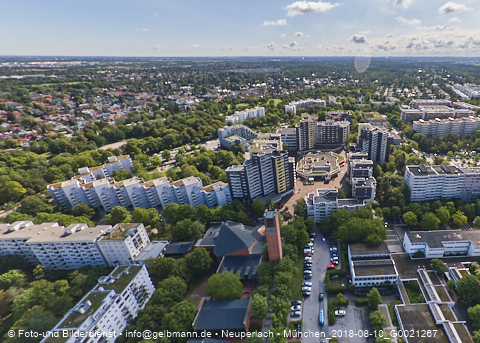 10.08.2023 - Marx-Zentrum, Studentenwohnheim, Wohnanlage Karl-Marx-Ring 52-62, KMR 53-57c Umgebung