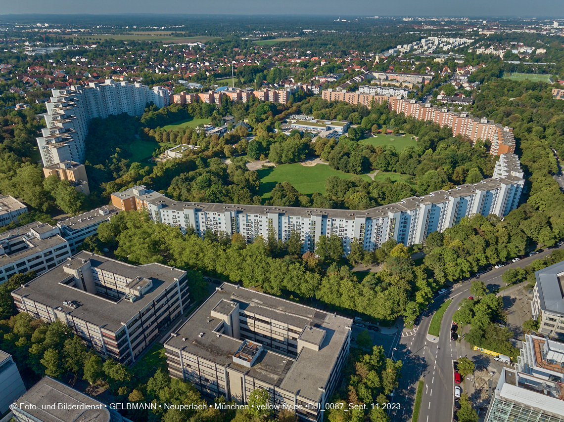 11.09.2023 - Der Wohnring und das ehemalige Allianzgebäude in Neuperlach