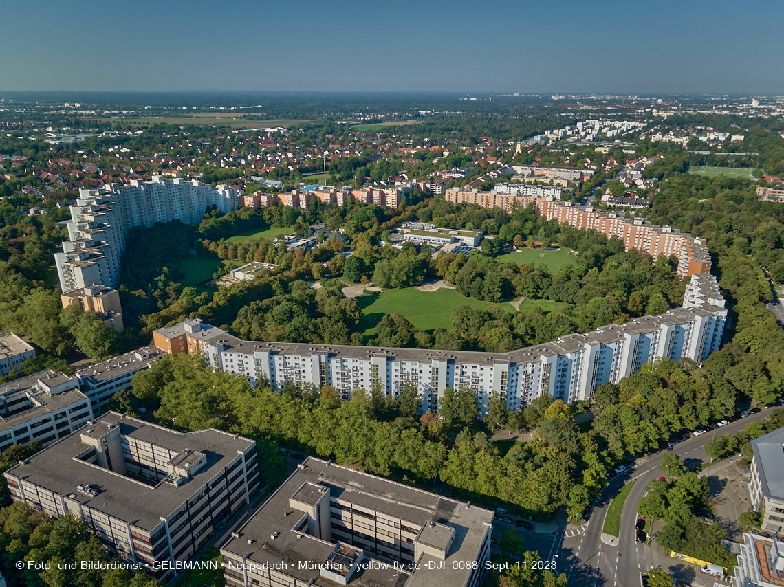 11.09.2023 - Der Wohnring und das ehemalige Allianzgebäude in Neuperlach