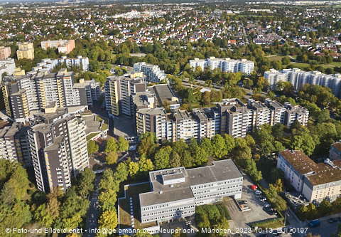 13.10.2023 - Karl-Marx-Ring 52-62 und Marx-Zentrum mit Umgebung in Neuperlach