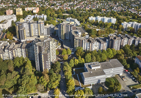 13.10.2023 - Karl-Marx-Ring 52-62 und Marx-Zentrum mit Umgebung in Neuperlach