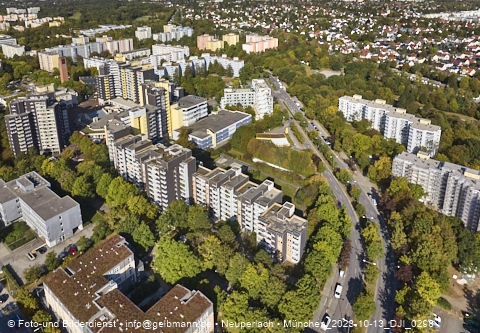 13.10.2023 - Karl-Marx-Ring 52-62 und Marx-Zentrum mit Umgebung in Neuperlach